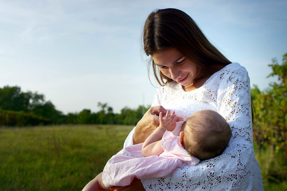 Dietary Tips for Breastfeeding Mothers with Eczema